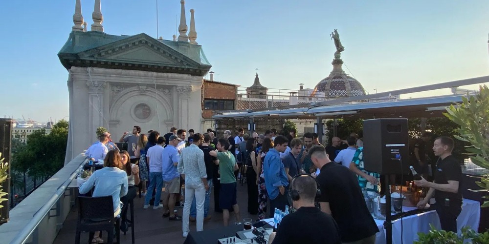 Fiesta sorpresa en una azotea